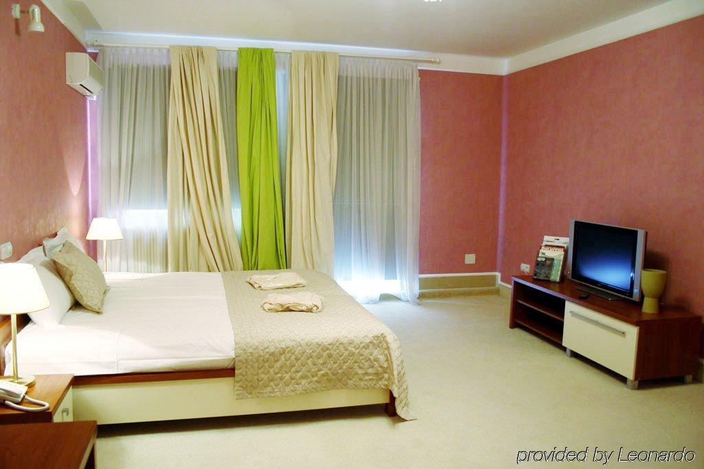 בוקרשט Monte-Nelly Hotel מראה חיצוני תמונה